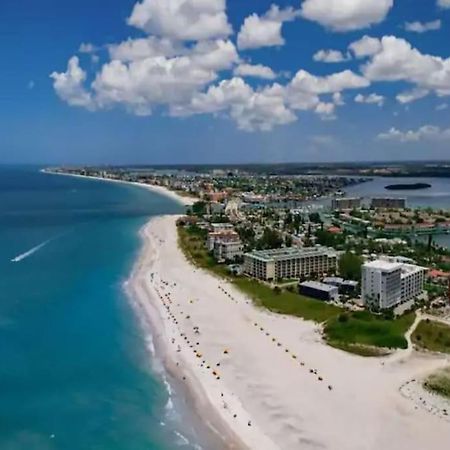 Private One-Bedroom 6 -Directly Across From Beach St. Pete Beach Exteriör bild