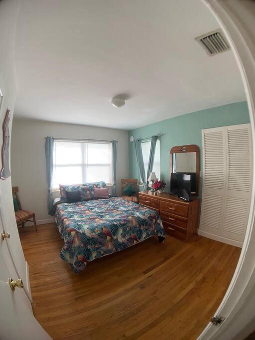 Private One-Bedroom 6 -Directly Across From Beach St. Pete Beach Exteriör bild
